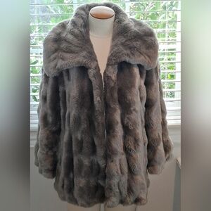 Eli Tahari Grey Faux Fur Long Sleeve Jacket Sz M Excellent Pre-Owned Condition